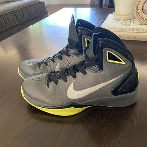 Mens Nike Hyperdunk SZ 10.5 GREAT condition/worn 3 times!
